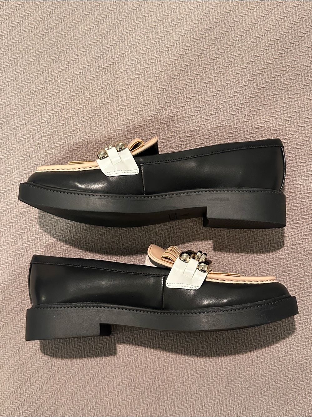 Marc Fisher Calisto Black & Beige Vamp Tassle Loafers with Gold Hardware NEW - Picture 5 of 7